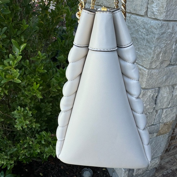 ✨ Brand New MICHAEL MICHAEL KORS
WHITNEY LT CREAM MD CHAIN SHLDR TOTE✨ - Picture 6 of 16
